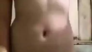 Desi webcam model with sexy body thinks every guy should see her XXX treasure