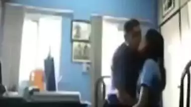 Amity ki college girl ke chudne ka dhasu mms scandal