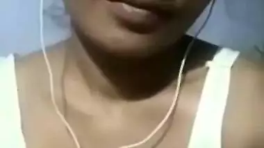 Desi Girl Showing To bf