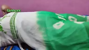 Indian guy wakes up Desi GF and coaxes her to have anal XXX quickie