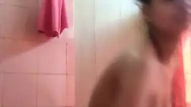 Hairy pussy girl nude bath selfie MMS