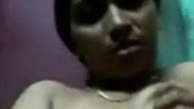 Tamil horny girl fingering herself (hotttt)