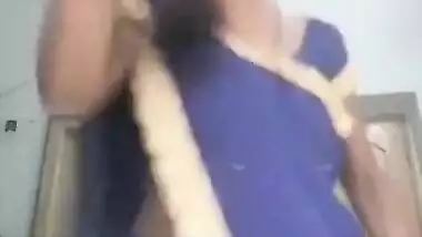 Bhabi oops moment