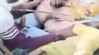 Desi field sex video of a village Randi with her customers