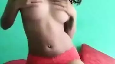 Naked porn webcam model tempts her Indian fans who tip for naked titties