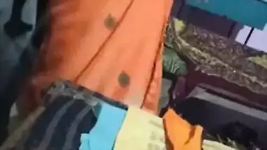 Sex video of naughty aunty who changes sari but doesn't show body