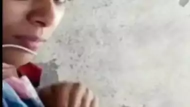 Lovely Desi exposes her boob but hides XXX nipple with the hand