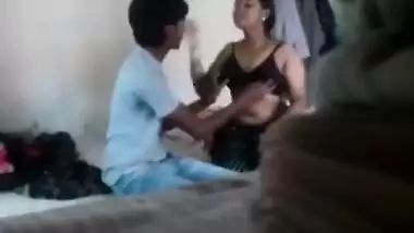 Indian married aunty romance with neighbour younger boy