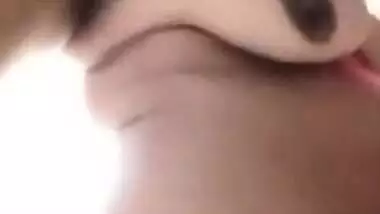 Horny Desi XXX bitch bathing her sweet boobs and chubby pussy