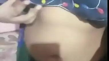 Tamil Girl Showing Her Boobs