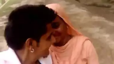 Bhabhi Brest Pressing By Dewar