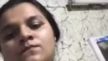 Telugu wife showing fur pie on a live episode call