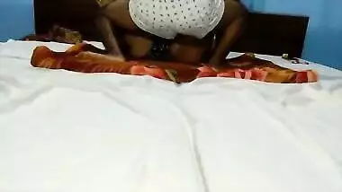 Sluty Indian Wife Enjoyed Sex in Hotel Room with Boss