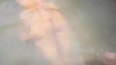 Everbest Babita Singh Bathroom Mms Viral xxx outdoor bathing video