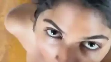 Man gets a Tamil blowjob from a Chennai girl and pees on her