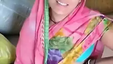 Aunty Navel While Sitting
