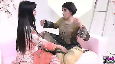 ???? BEAUTIFUL MOMMA - Aaliyah Schools Step Mommy Sahara on Sex Toys