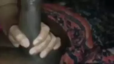 Desi MILF receives guy's XXX tool in mouth and sucks for MMS viewers