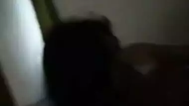 Desi aunty showing her lovely ass cheeks while...