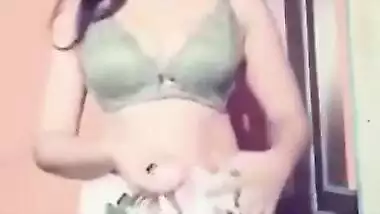 Beautiful bhabhi fingering 2 clips