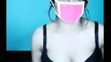 Sologirl masked face cam fingering