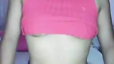 Hot Lankan Girl Showing her Boobs