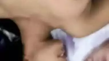 MMS video of guy who thrusts XXX tool into shaved orifice of Desi MILF