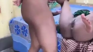 Bartan Bechne Vali Ghar Me Aayi Pakad Ke Chod Dala