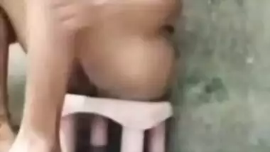 Sexy Indian Girl Showing Bathing And Fucking Video