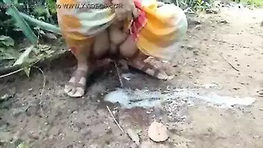 desi aunt nature pissing must watch