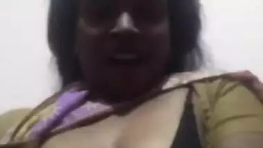 Desi Mature bhabhi 2 clips part 1
