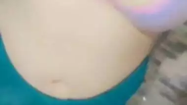 Beautiful Sexy Desi Girl Showing
