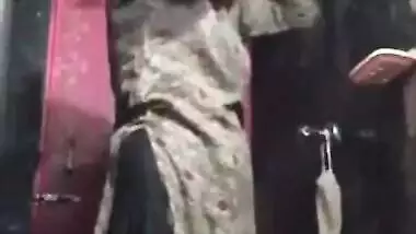 Desi sexy wife nude bath