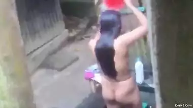 Hot indian village girl nude bath video