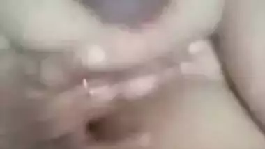 Big Boob Desi Girl Sucking Her Boobies