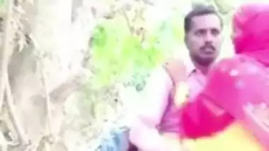Pakistani lovers fuck outdoor in jungle, sex scandal MMS online
