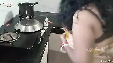 Milf aunty Mirdula fucked by her electrician when hubby not around