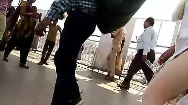 side boobs bouncing of desi girl...2