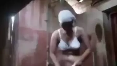 Hd Dasesexxx - After Work Desi Milf Washes Her Xxx Body In Front Of Hidden Camera indian  amateur sex