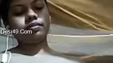 Desi girl puts on earphones to hear guy's porn requests better
