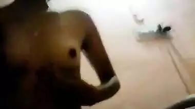 Cute Desi Girl Showing Boobs